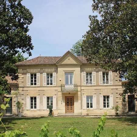Malis Castera Le Petit Chateau Saint-Jean-de-Blaignac Exterior photo