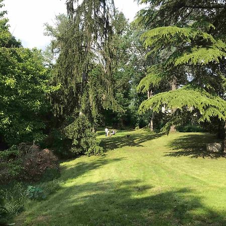Malis Castera Le Petit Chateau Saint-Jean-de-Blaignac Exterior photo