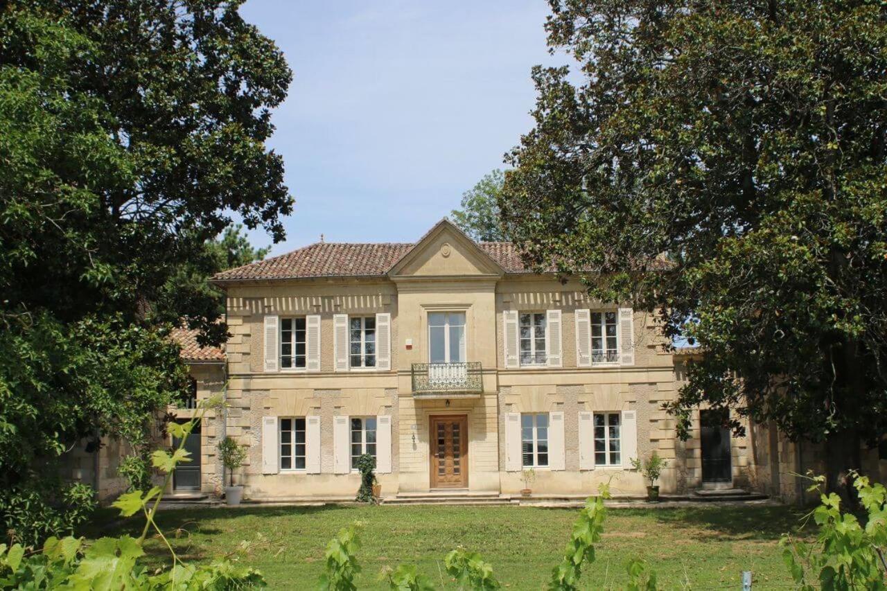 Malis Castera Le Petit Chateau Saint-Jean-de-Blaignac Exterior photo